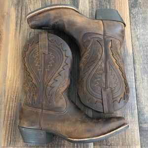 Ariat legend phoenix western boots. Very good condition. Normal wear and tear.